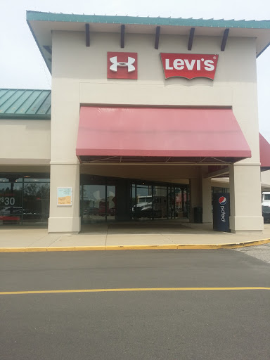 Outlet Mall «The Outlet Shoppes At Fremont», reviews and photos, 6245 N Old 27, Fremont, IN 46737, USA