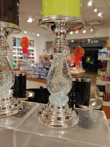 Shopping Mall «Plymouth Meeting Mall», reviews and photos, 500 W Germantown Pike, Plymouth Meeting, PA 19462, USA