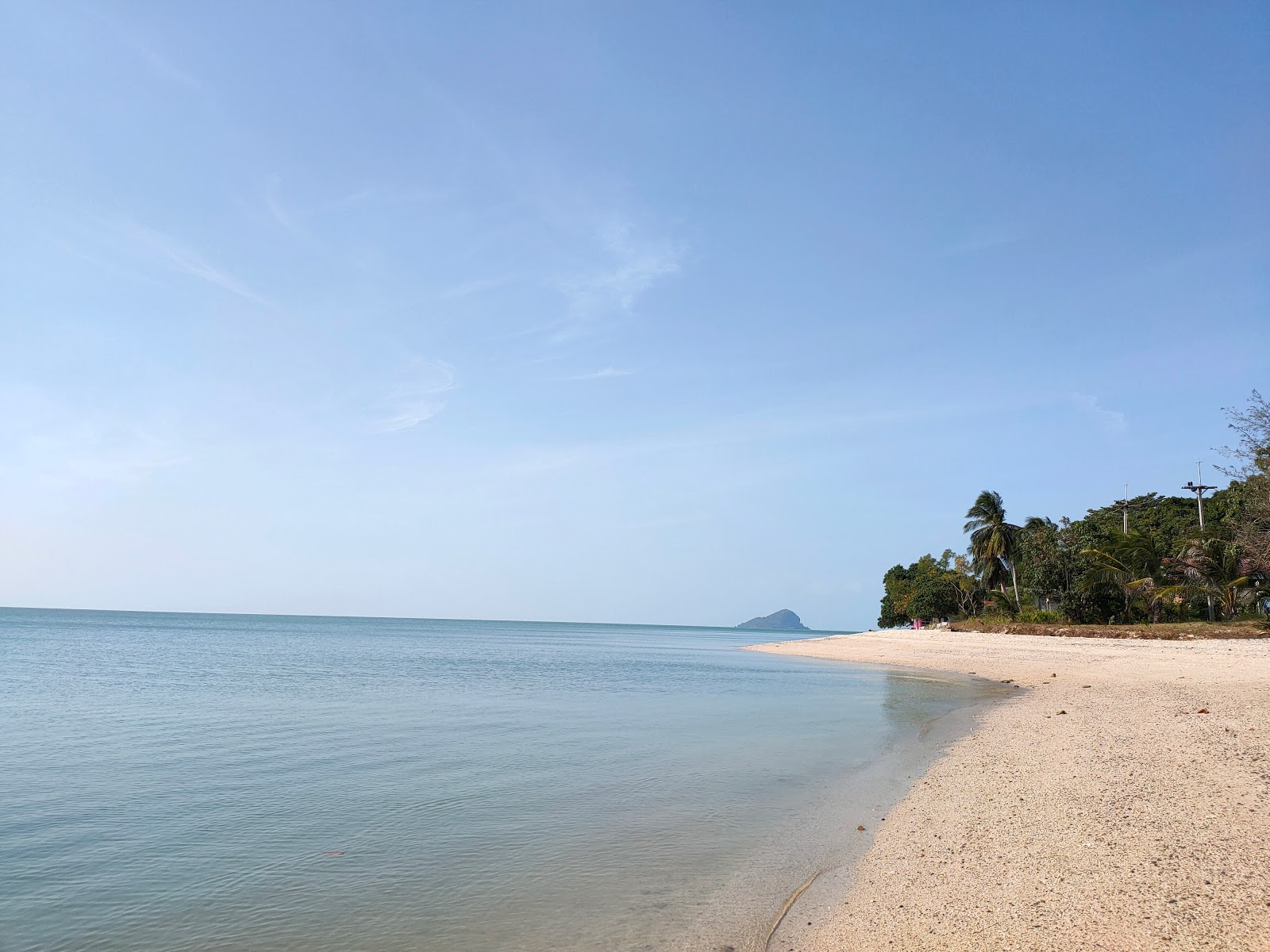 Foto di Ao Thian Homestay Beach con una superficie del acqua turchese