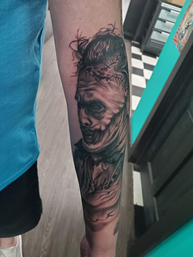 Tattoo Shop «Sink or Swim Tattoo», reviews and photos, 2047 Lincoln Hwy, St Charles, IL 60174, USA