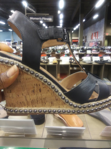 Shoe Store «DSW Designer Shoe Warehouse», reviews and photos, 907 Haddonfield Rd, Cherry Hill, NJ 08002, USA