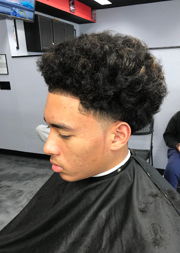 Barber Shop «PLATINUM Trendz Barbershop», reviews and photos, 2932 Hilltop Mall Rd, Richmond, CA 94806, USA