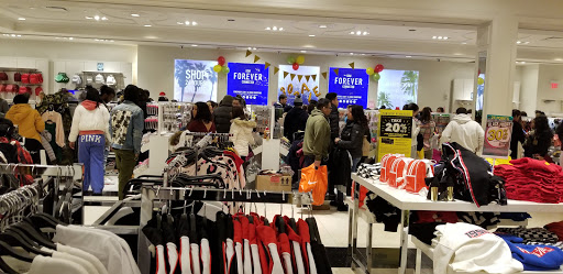 Clothing Store «Forever 21», reviews and photos, 1 Garden State Plaza Blvd, Paramus, NJ 07652, USA