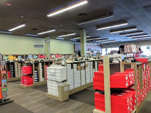 Shoe Store «DSW Designer Shoe Warehouse», reviews and photos, 17158 Redmond Way, Redmond, WA 98052, USA
