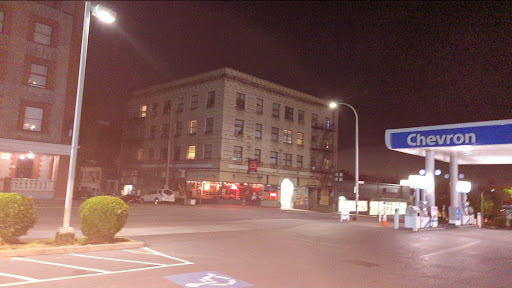 Gas Station «Chevron», reviews and photos, 2110 NW Lovejoy St, Portland, OR 97210, USA