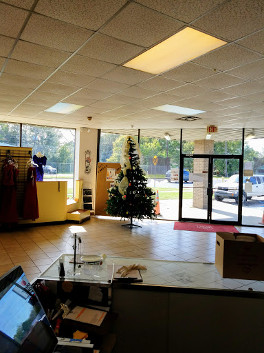 Thrift Store «Salvation Army Thrift Shop», reviews and photos, 3300 Moffett Rd, Mobile, AL 36607, USA