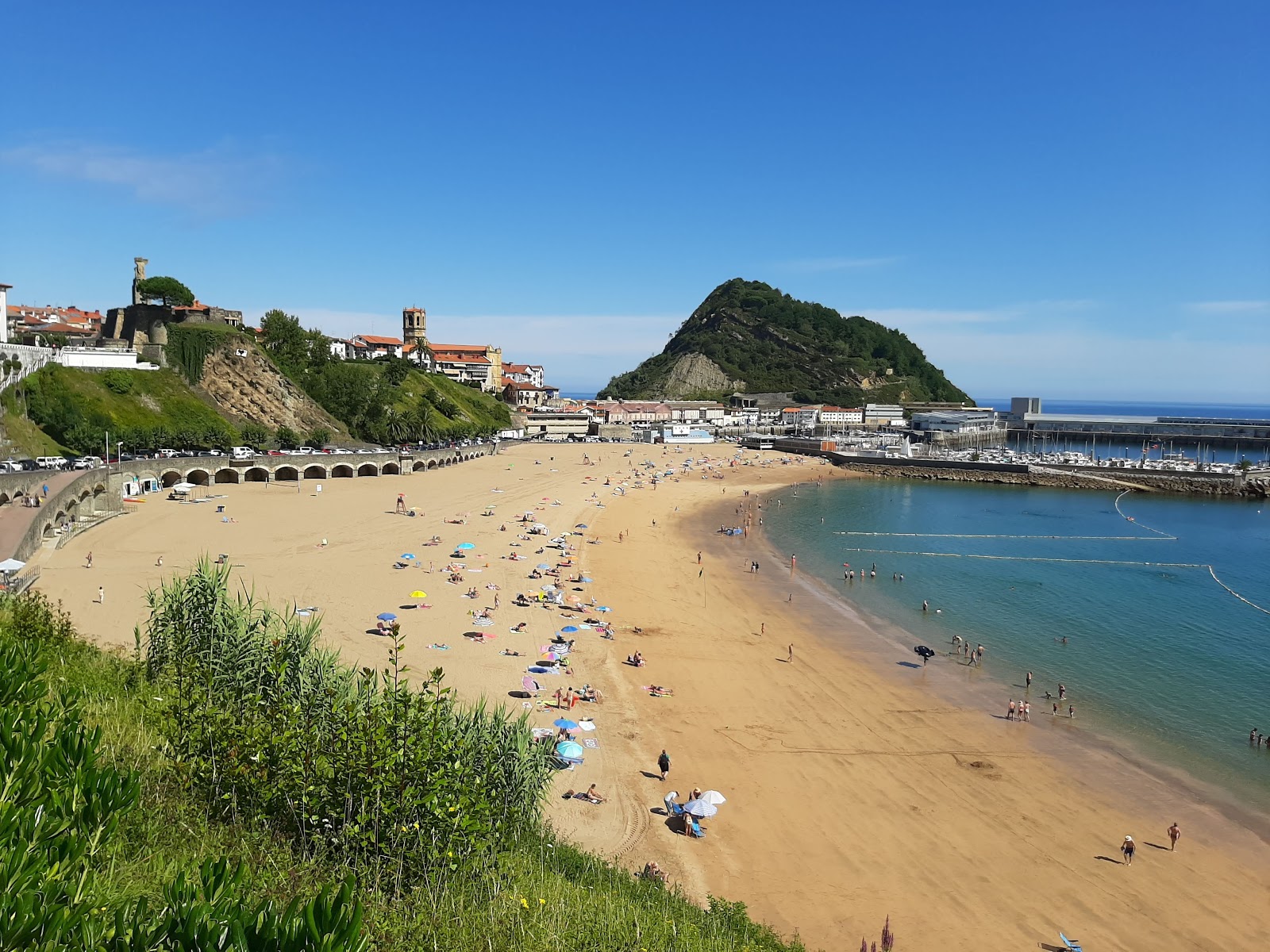 Φωτογραφία του Playa de Malkorbe με μπεζ άμμος επιφάνεια
