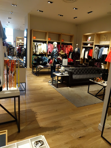 Clothing Store «J.Crew», reviews and photos, 4400 Sharon Rd #196, Charlotte, NC 28211, USA