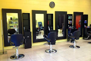 LoAn's Hair & Nails image