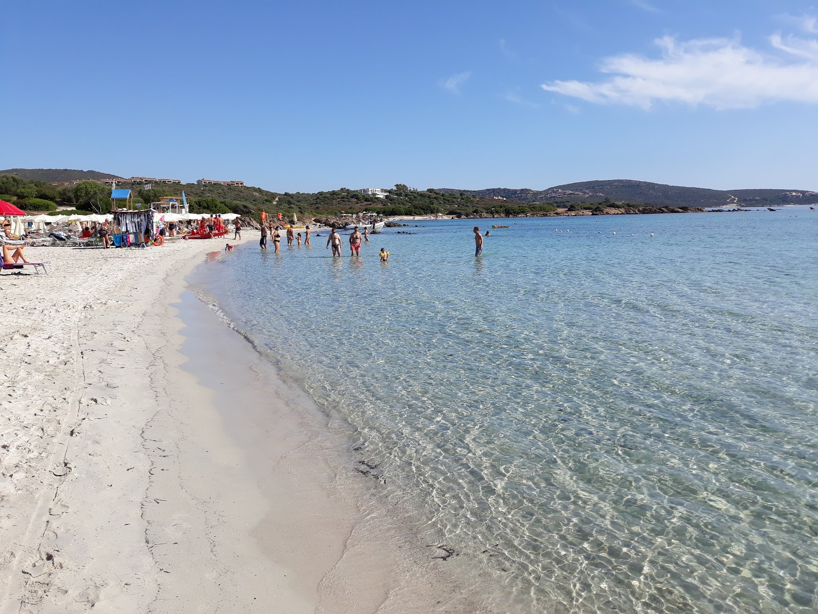 Foto de Praia de Sos Aranzos e sua bela paisagem