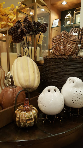 Furniture Store «Pottery Barn», reviews and photos, 10000 Research Blvd B02A, Austin, TX 78759, USA