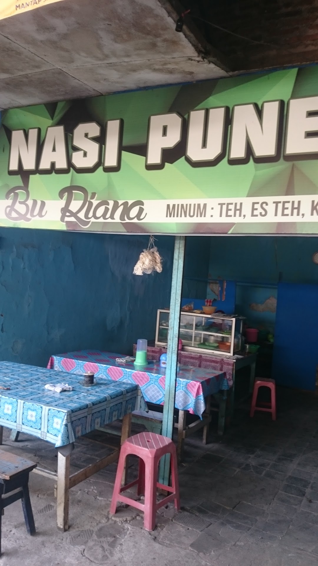 Nasi Punel Bu Riana