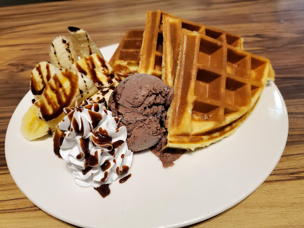 橋品氏CHARMING Waffle Cafe