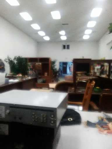 Shopping Mall «Town & Country Shopping Center», reviews and photos, 2615 N Kansas Expy, Springfield, MO 65803, USA