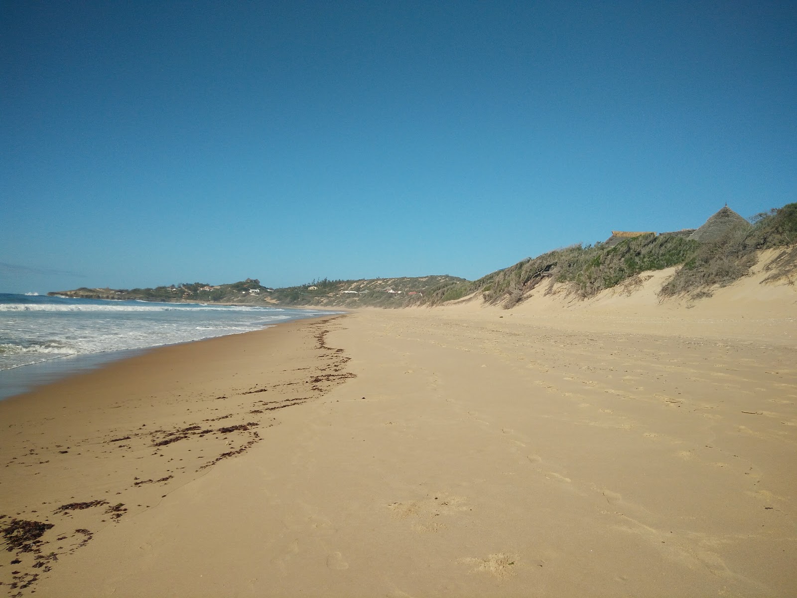 Tofinho Beach的照片 带有明亮的沙子表面