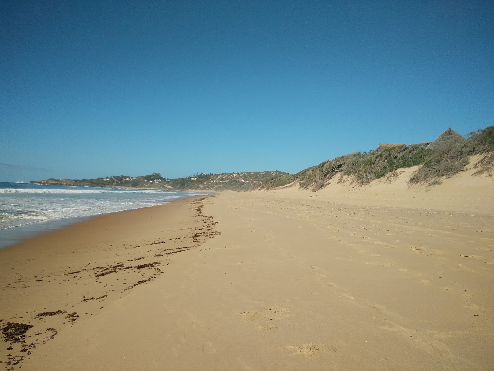 Foto di Tofinho Beach con una superficie del sabbia beige