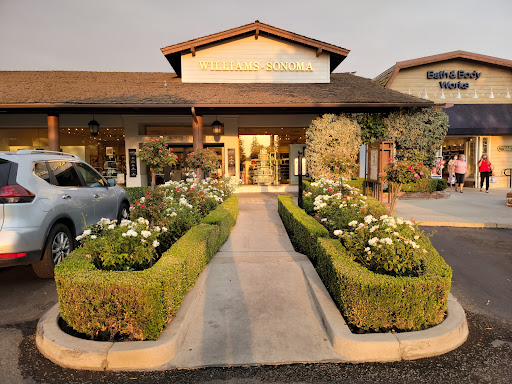 Shopping Mall «Fig Garden Village Shopping Center», reviews and photos, 790 W Shaw Ave, Fresno, CA 93704, USA