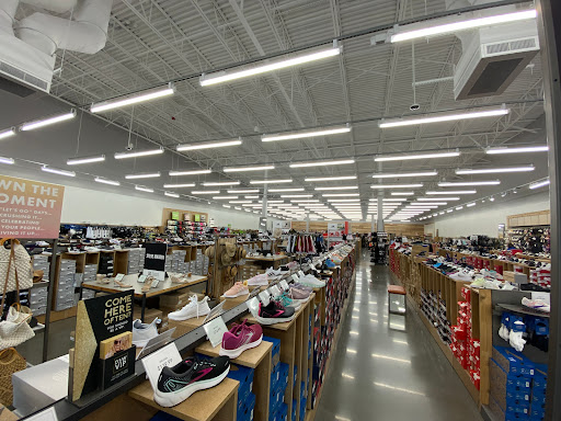 Shoe Store «DSW Designer Shoe Warehouse», reviews and photos, 19401 Alderwood Mall Pkwy, Lynnwood, WA 98036, USA