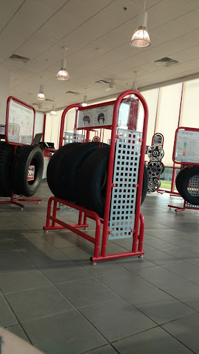 Tire Shop «Discount Tire Store - Cedar Rapids, IA», reviews and photos, 3050 Wiley Blvd SW, Cedar Rapids, IA 52404, USA