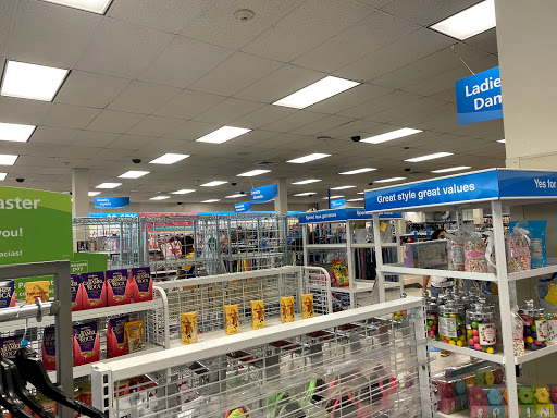 Clothing Store «Ross Dress for Less», reviews and photos, 349 N San Fernando Blvd, Burbank, CA 91502, USA