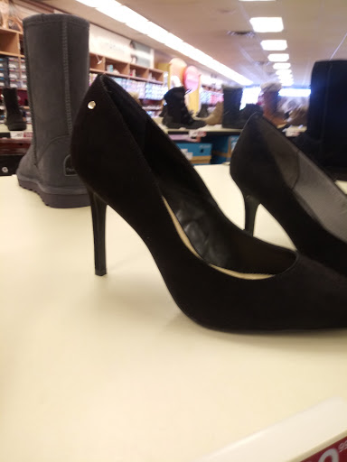 Shoe Store «Famous Footwear», reviews and photos, 26101 Great Northern Shop Center, North Olmsted, OH 44070, USA