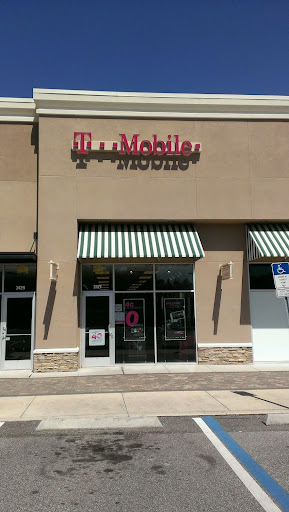 Cell Phone Store «T-Mobile», reviews and photos, 2427 S Hwy 27, Clermont, FL 34711, USA