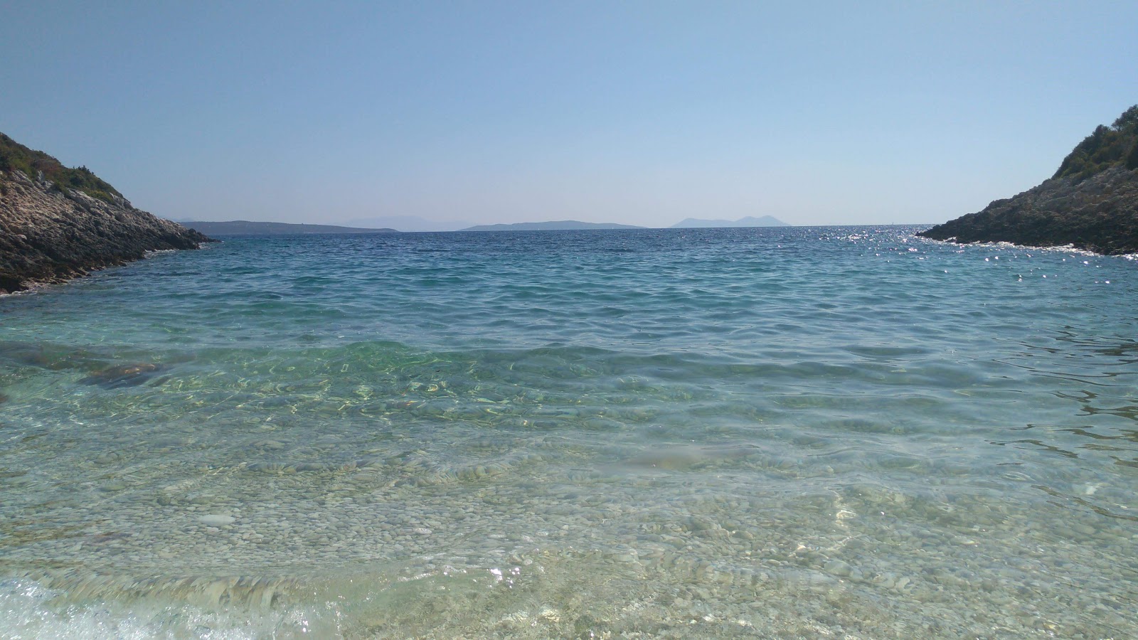 Foto van Apollonii beach III met kleine baai