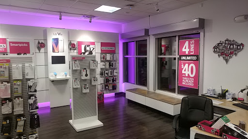 Cell Phone Store «T-Mobile», reviews and photos, 950 Hyde Park Ave, Hyde Park, MA 02136, USA