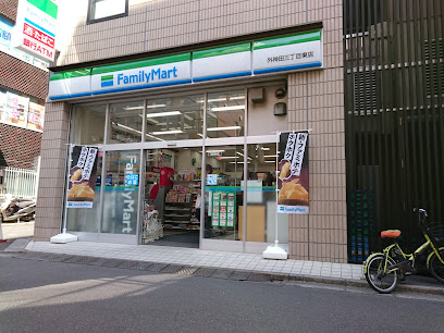 ファミリーマート 外神田三丁目東店
