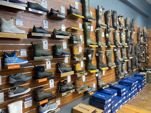 Sporting Goods Store «Bowie Outfitters», reviews and photos, 8630 Perkins Rd, Baton Rouge, LA 70810, USA