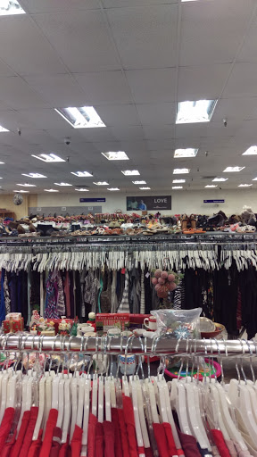 Thrift Store «Union Rescue Mission Thrift Store», reviews and photos, 280 E Arrow Hwy, Covina, CA 91722, USA