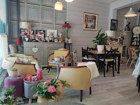 Atmosphère du Restaurant Esta-minet (bar à chats et tea time) à Saint-Venant - n°1