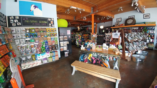 Pet Supply Store «Petapoluza Pet Supply & Grooming», reviews and photos, 114 N 36th St, Seattle, WA 98103, USA