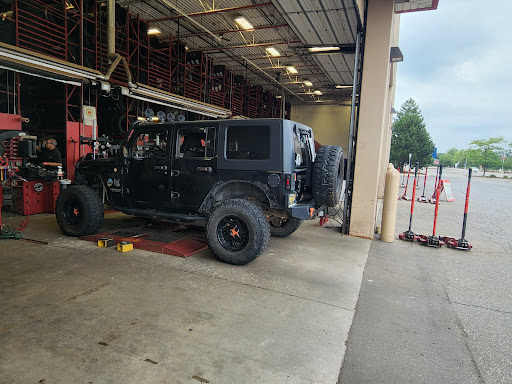 Tire Shop «Discount Tire Store», reviews and photos, 41550 Ford Rd, Canton, MI 48187, USA