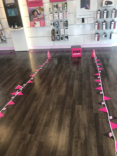 Cell Phone Store «T-Mobile Arlington», reviews and photos, 6401 S Cooper St Suite 145a, Arlington, TX 76001, USA
