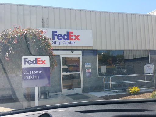 Shipping and Mailing Service «FedEx Ship Center», reviews and photos, 25 W Firestone Blvd, Akron, OH 44301, USA