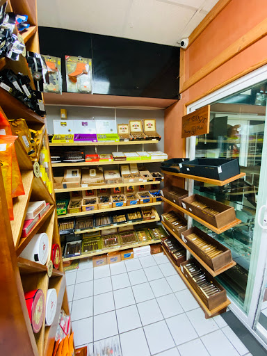 Tobacco Shop «Tobacco Palace & Vape Shop Gainesville», reviews and photos, 235 Pearl Nix Pkwy #2, Gainesville, GA 30501, USA