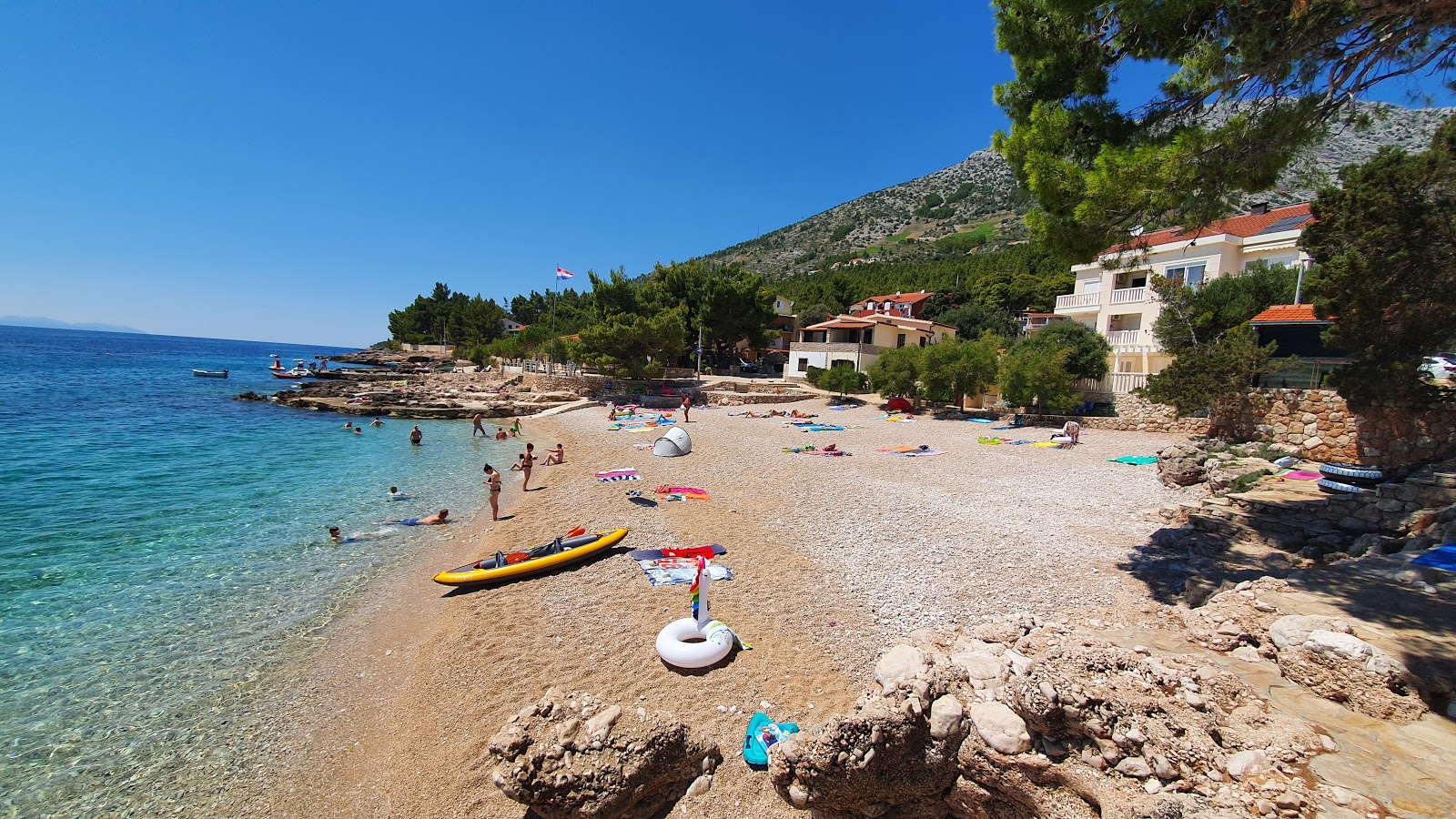 Foto de Ivan Dolac beach con guijarro fino claro superficie