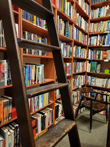 Used Book Store «Downtown Books Bought & Sold», reviews and photos, 624 N Broadway St, Milwaukee, WI 53212, USA