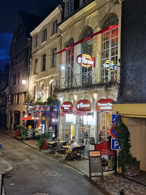 Terrasse Patio Ensoleillée à Honfleur