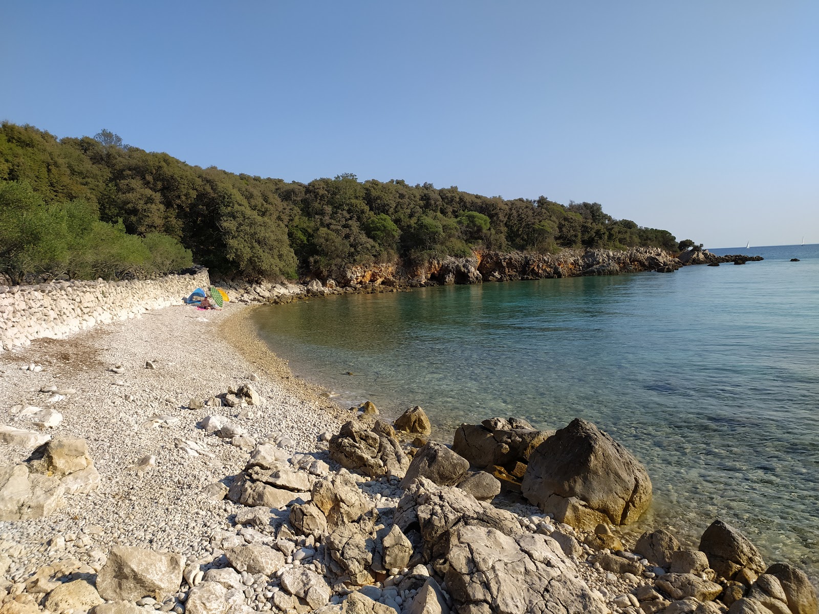 Foto de Dudici beach con cala pequeña