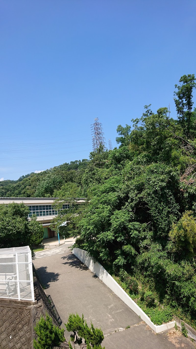 東大阪市立孔舎衙中学校