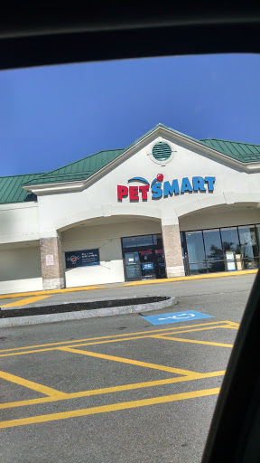 Pet Supply Store «PetSmart», reviews and photos, 213 Daniel Webster Hwy, Nashua, NH 03060, USA