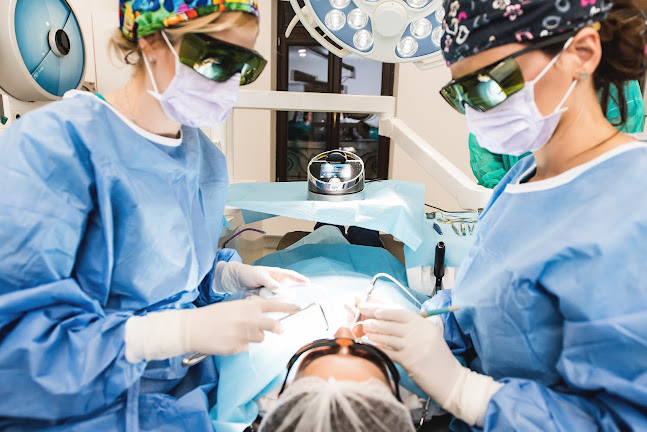 Dr. Anca Rusu - Chirurgie dentara - Dentist