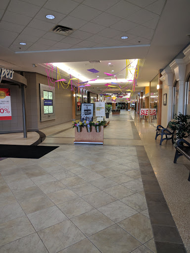 Shopping Mall «Orchard Mall Shopping Center», reviews and photos, 6337 Orchard Lake Rd, West Bloomfield Township, MI 48322, USA