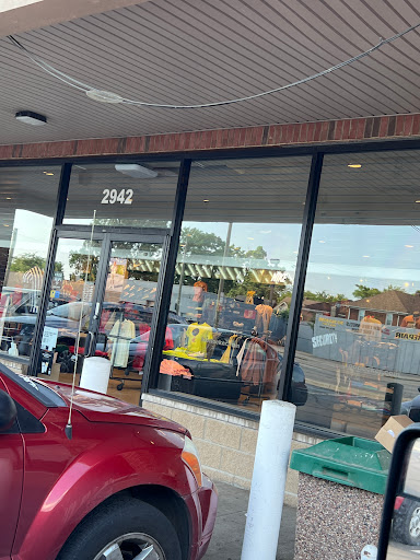 Shoe Store «Foot Locker», reviews and photos, 2942 W Davison St, Detroit, MI 48238, USA