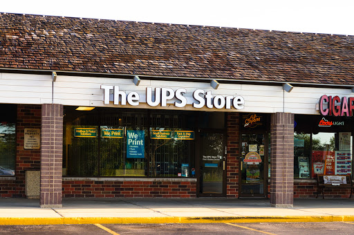 The UPS Store, 1862 E Belvidere Rd, Grayslake, IL 60030, USA, 
