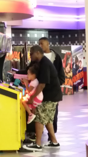 Movie Theater «Regal MacArthur Center Stadium 18 & RPX», reviews and photos, 300 Monticello Ave #330, Norfolk, VA 23510, USA