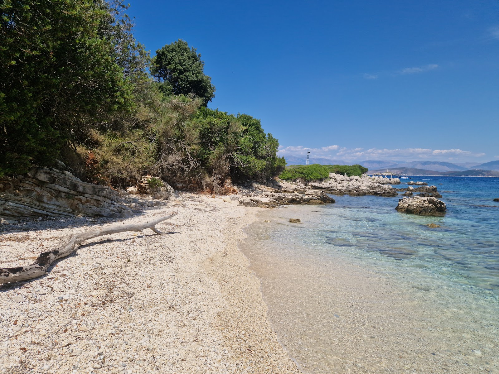 Vouvalomantria Beach photo #7