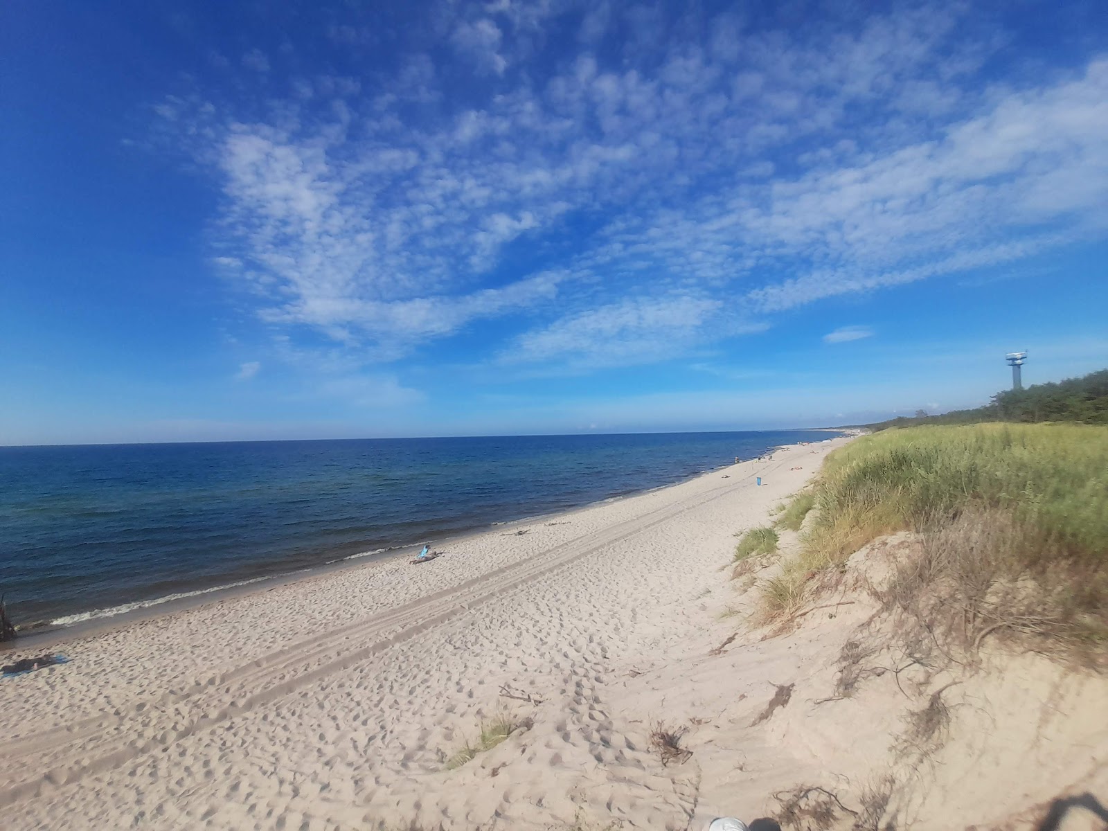 Foto de Lazy  Beach com areia fina e brilhante superfície